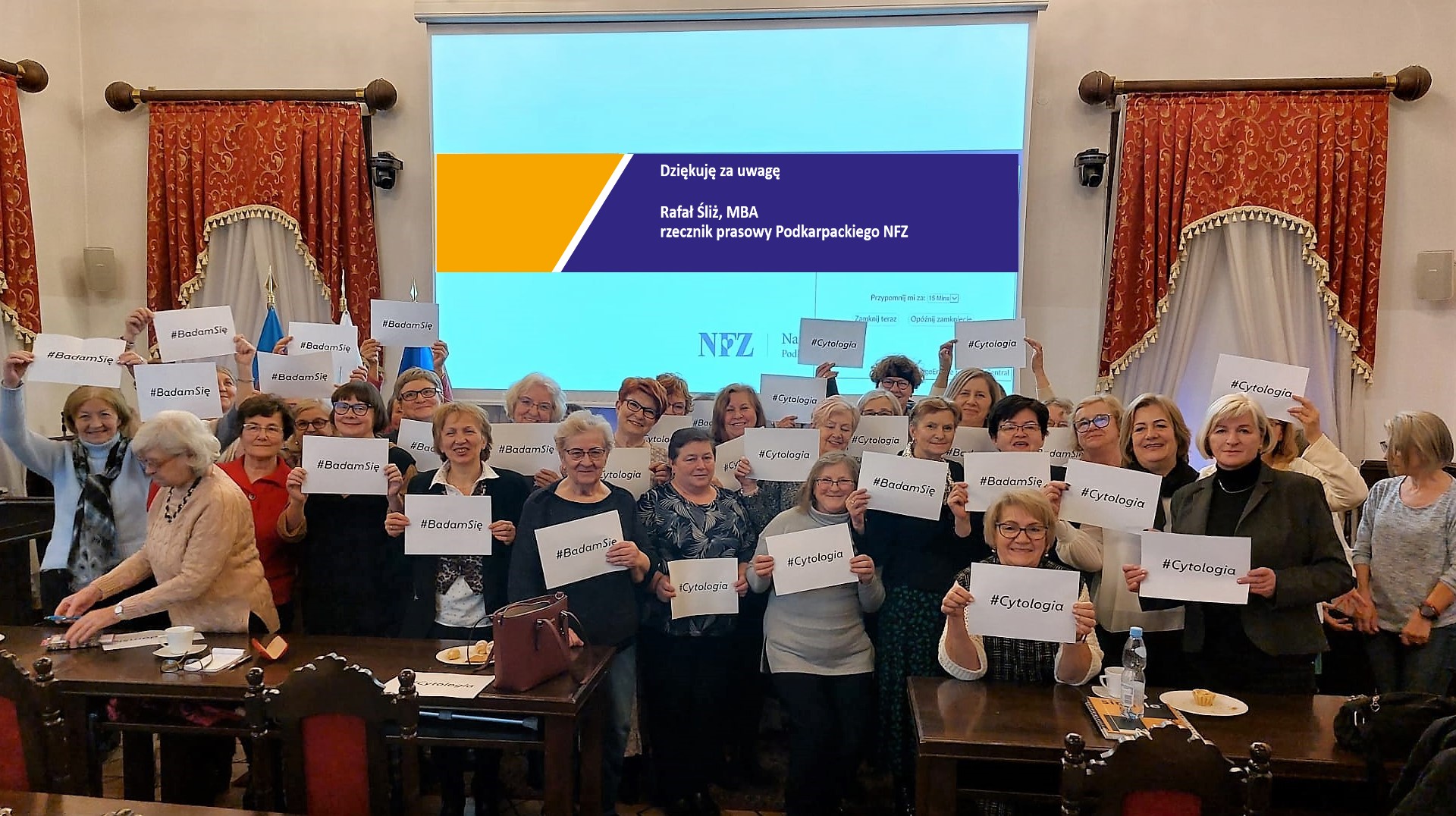 Duża grupa kobiet